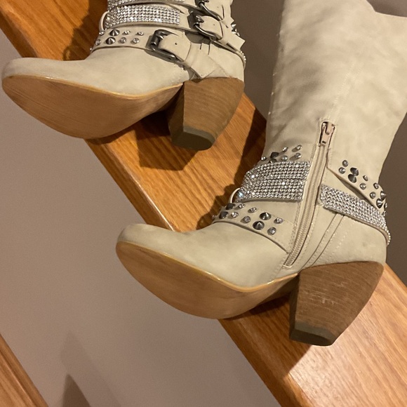 Beige Heeled Boots with Studded Accents - Size 6, Urban Cowgirl, Boho, - Picture 14 of 14